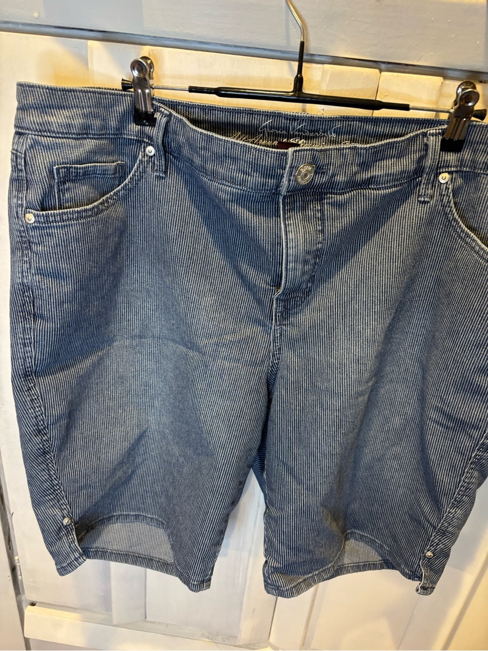 Gloria Vanderbilt Blue Pinstripe Women's Bermuda Shorts